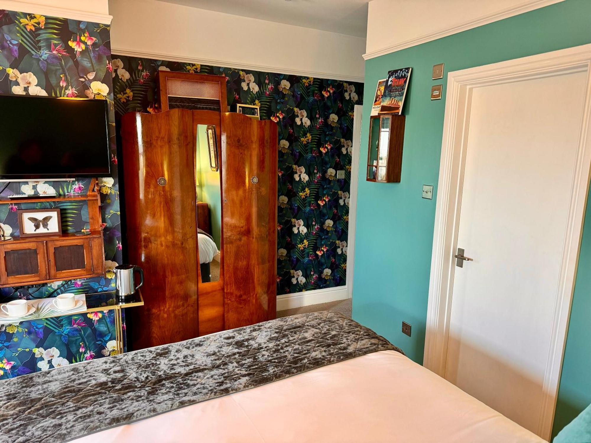Bed and Breakfast Brightham House - Exclusively For Adults Солкомб Экстерьер фото