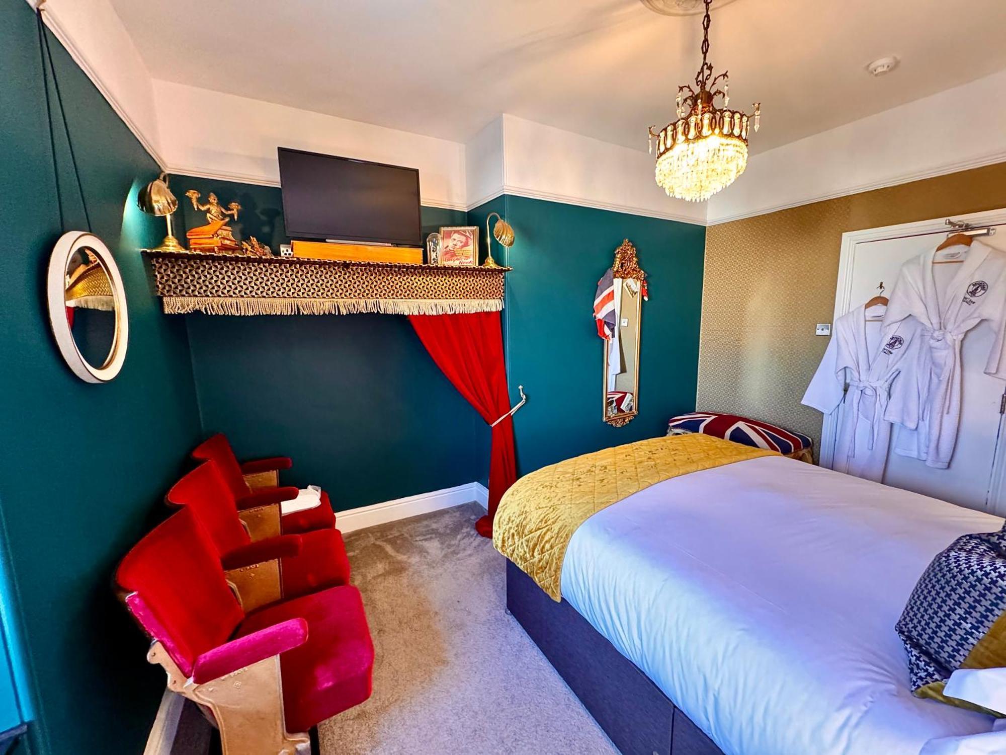 Bed and Breakfast Brightham House - Exclusively For Adults Солкомб Экстерьер фото